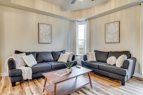 Walk to Independence Theatre: Dtwn Retreat! House in Independence