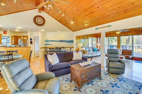 Lake Hamilton Escape w/ Dock & Waterfront Views! House in Piney