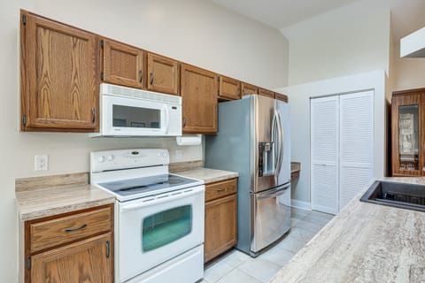 Fish, Surf & Sun! Charmer 5 Mi to Neptune Beach House in Jacksonville