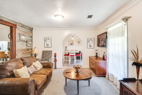 8 Mi to Jackson State University: Peaceful Getaway House in Jackson