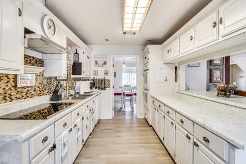 8 Mi to Jackson State University: Peaceful Getaway House in Jackson