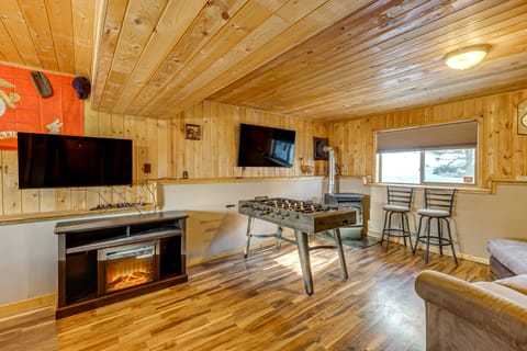4 Mi to Fossil Beds: Private Log Cabin on 3 Acres House in Colorado