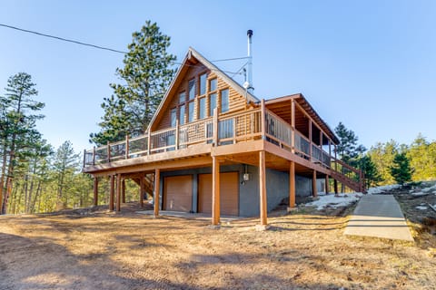 4 Mi to Fossil Beds: Private Log Cabin on 3 Acres House in Colorado