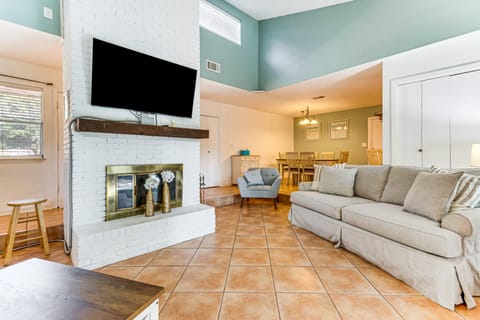 Near Top Beaches: Gulf Breeze Oasis w/ Grill Villa in Pensacola Beach