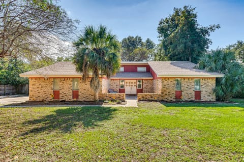 Near Top Beaches: Gulf Breeze Oasis w/ Grill Villa in Pensacola Beach