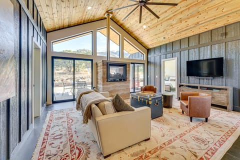 5 Mi to Great Sand Dunes NP: Mountain Retreat! House in Colorado