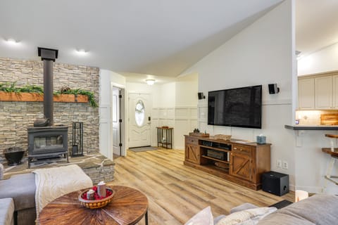 Forest-View Retreat: Grill & Fireplace in Sonora House in Calaveras County