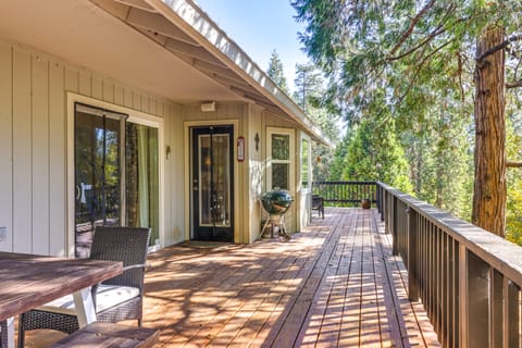 Forest-View Retreat: Grill & Fireplace in Sonora House in Calaveras County