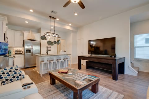 2 Mi to Lake Conroe Access: Home w/ Pool Table! House in Lake Conroe