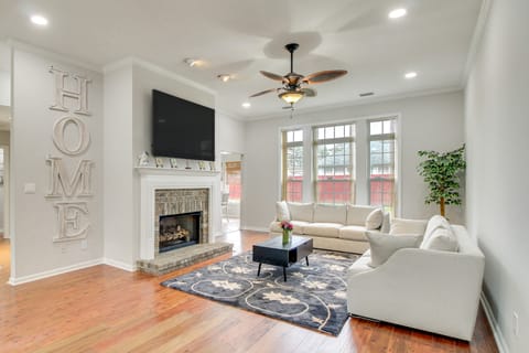 3 Mi to Oglethorpe Mall: Home w/ Fenced Yard! House in Savannah