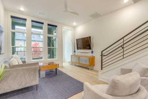 Near Downtown: Luxury Townhome in Bentonville! Apartment in Rogers