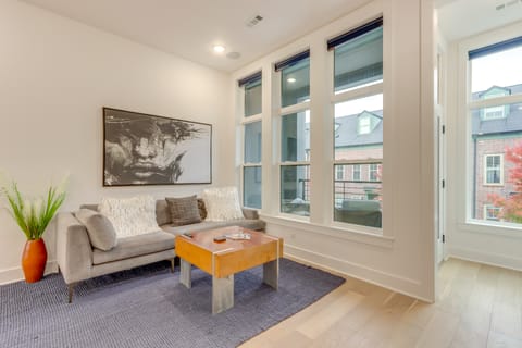 Near Downtown: Luxury Townhome in Bentonville! Apartment in Rogers