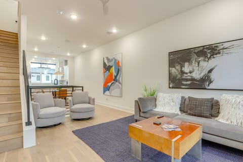 Near Downtown: Luxury Townhome in Bentonville! Apartment in Rogers