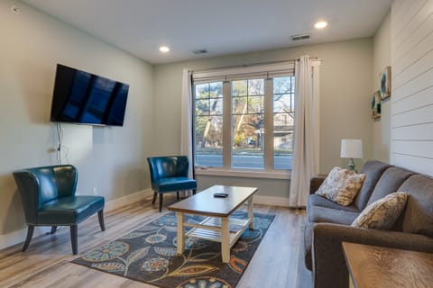 Front Street Retreat! Cozy Traverse City Condo Apartment in Traverse City