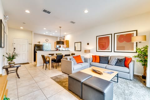 4 Mi to Disney World: Townhome w/ Hot Tub & Lanai! Apartment in Four Corners