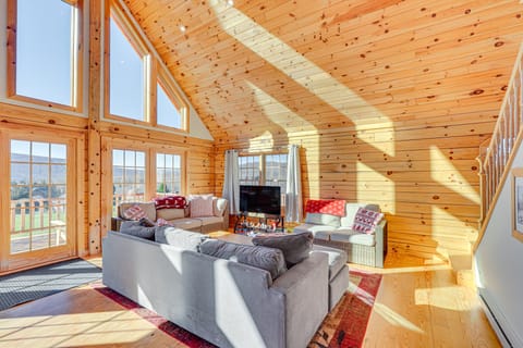 Brushridge Mountain House: Ski, Hike & Fish House in Capital District, NY, USA