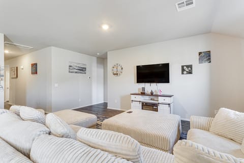 Families w/ Pets Welcome! Home 22 Mi to Dtwn OKC House in Oklahoma City