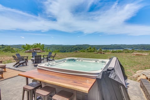 Stunning Celina Home w/ Hot Tub, Views & Fire Pit! House in Tennessee