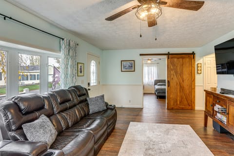 Walk to Sandusky Bay: Home w/ Hot Tub & Fire Pit! House in Lake Erie