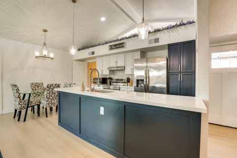 11 Mi to Dtwn Phoenix: Main House w/ Outdoor Oasis House in Tempe