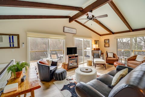 Hike, Ski & Soak: Beech Mtn Home w/ Views, Hot Tub House in Beech Mountain