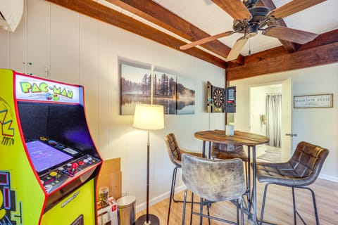 Hike, Ski & Soak: Beech Mtn Home w/ Views, Hot Tub House in Beech Mountain