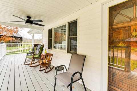 On 220 Acres! Hot Tub Haven in West Liberty House in Kentucky