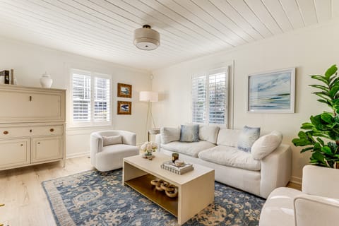 Walk Downtown & Canton Street: Roswell Retreat! Cottage in Roswell