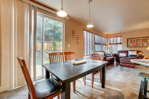 Ski Getaway w/ Hot Tub: Reno Home By Attractions House in Reno