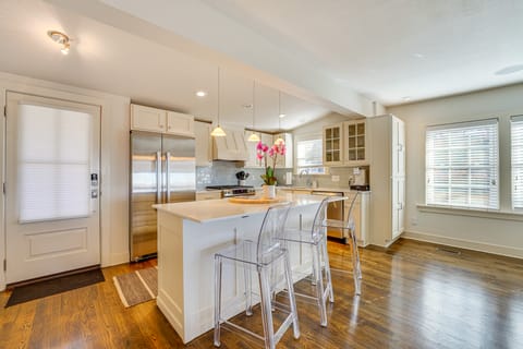 1 Mi to Dtwn Fayetteville: Home w/ Fenced Yard House in Fayetteville