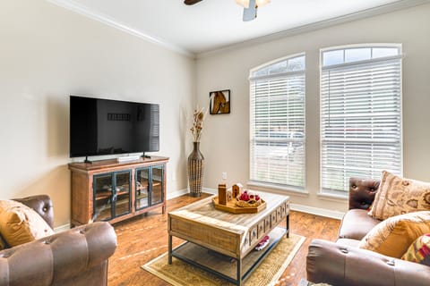 2 Mi to Texas A&M: Unit w/ Pool & Hot Tub Access Apartment in College Station