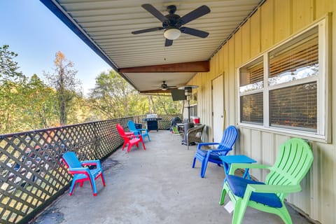 Riverfront Fishing: Home in Columbus w/ Grill House in Columbus