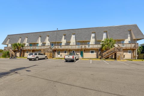 Walk to Okaloosa Island Beach: Coastal Condo! Apartment in Okaloosa Island
