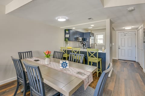 Walk to Okaloosa Island Beach: Coastal Condo! Apartment in Okaloosa Island