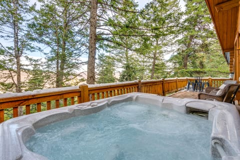 ~ 13 Mi to Main St: Park City Cabin w/ Mtn Views! House in Summit Park