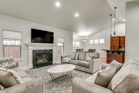 Eugene Area Home: 18 Mi to U of O! House in Junction City