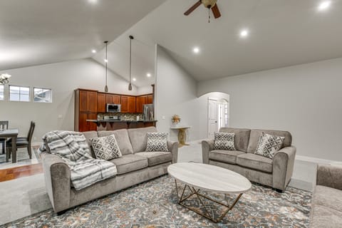 Eugene Area Home: 18 Mi to U of O! House in Junction City