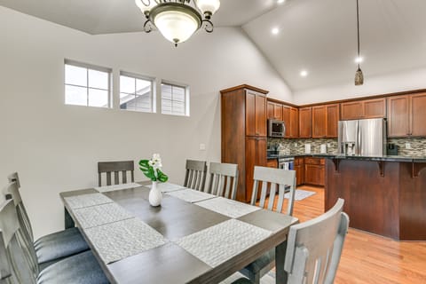 Eugene Area Home: 18 Mi to U of O! House in Junction City