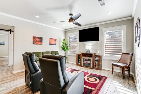 Fenced Yard: Modern Barndominium in Amarillo! House in Amarillo