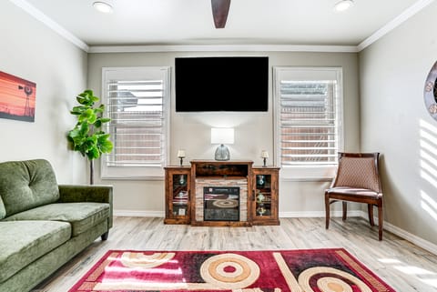 Fenced Yard: Modern Barndominium in Amarillo! House in Amarillo