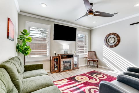 Fenced Yard: Modern Barndominium in Amarillo! House in Amarillo