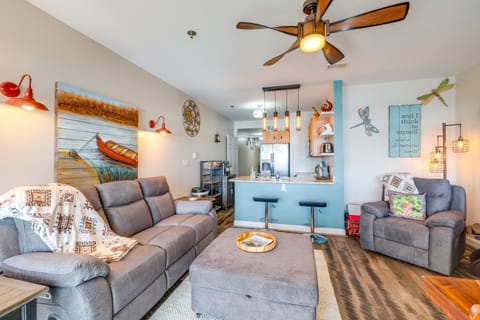 Top-Floor Balcony & Serene Views: Huddleston Condo Apartment in Smith Mountain Lake