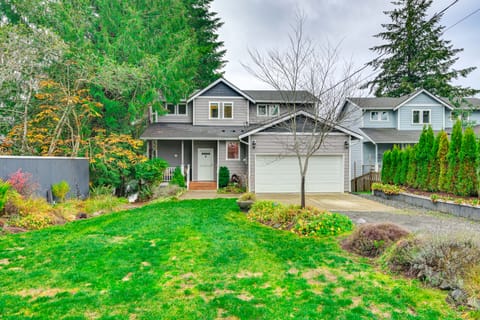 Lakefront Gem w/ Deck & Grill in Shelton House in Puget Sound