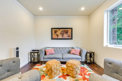 Lakefront Gem w/ Deck & Grill in Shelton House in Puget Sound