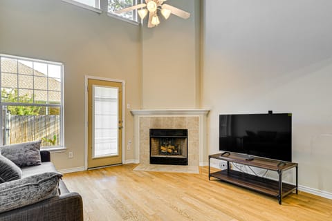 6 Mi to Texas A&M: Home w/ Fenced-In Yard Apartment in College Station