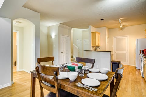 6 Mi to Texas A&M: Home w/ Fenced-In Yard Apartment in College Station