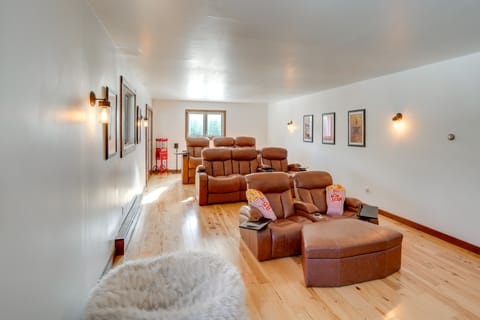 3 Mi to Colgate Lake: Mtn-View Home, Deck + Grill! House in Capital District, NY, USA