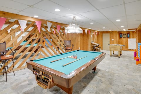 3 Mi to Colgate Lake: Mtn-View Home, Deck + Grill! House in Capital District, NY, USA