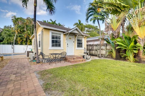 Shared Pool & Backyard: Small & Cozy Guest House House in Fort Lauderdale