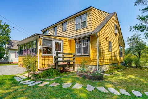 1 Mi to Dtwn: Beautiful Home in Williamstown! House in Williamstown